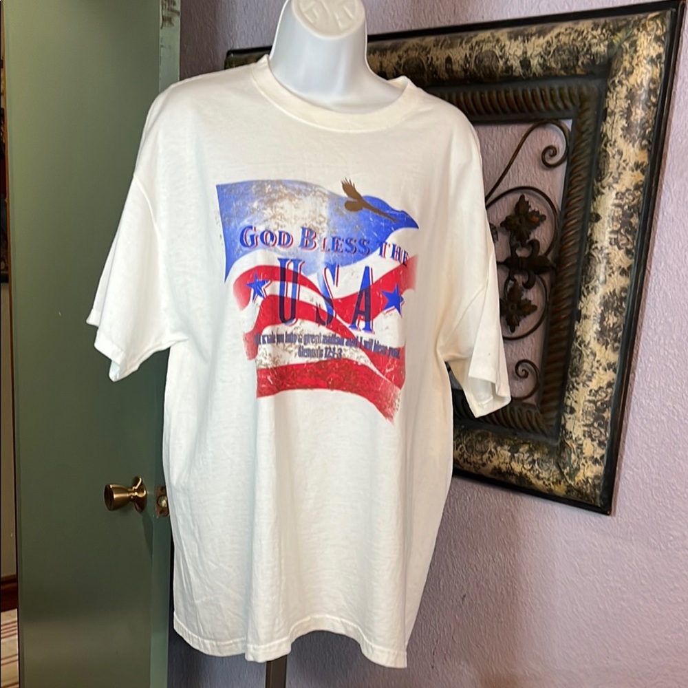 EUC Fruit of the Loom “ God Bless The USA”Graphic Tee Men’s XL